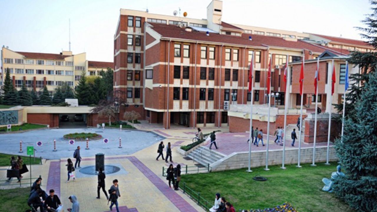 Anadolu Üniversitesi öğrencilerinin yurt dışı eğitim olanakları artıyor