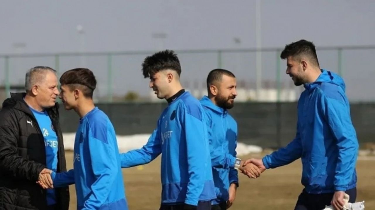 Afyonspor, Bahaddin Güneş liderliğinde ilk antrenmanına çıktı
