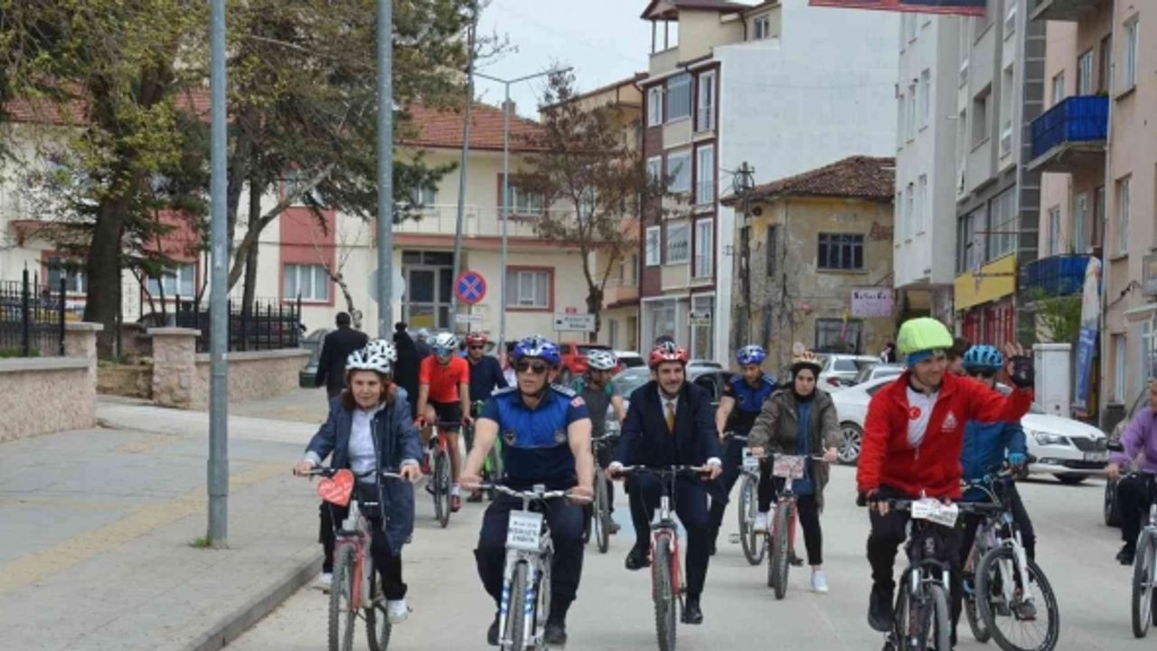 Bilecik’te pedallara bisikletli ulaşımı artırmak ve temiz çevre için basıldı