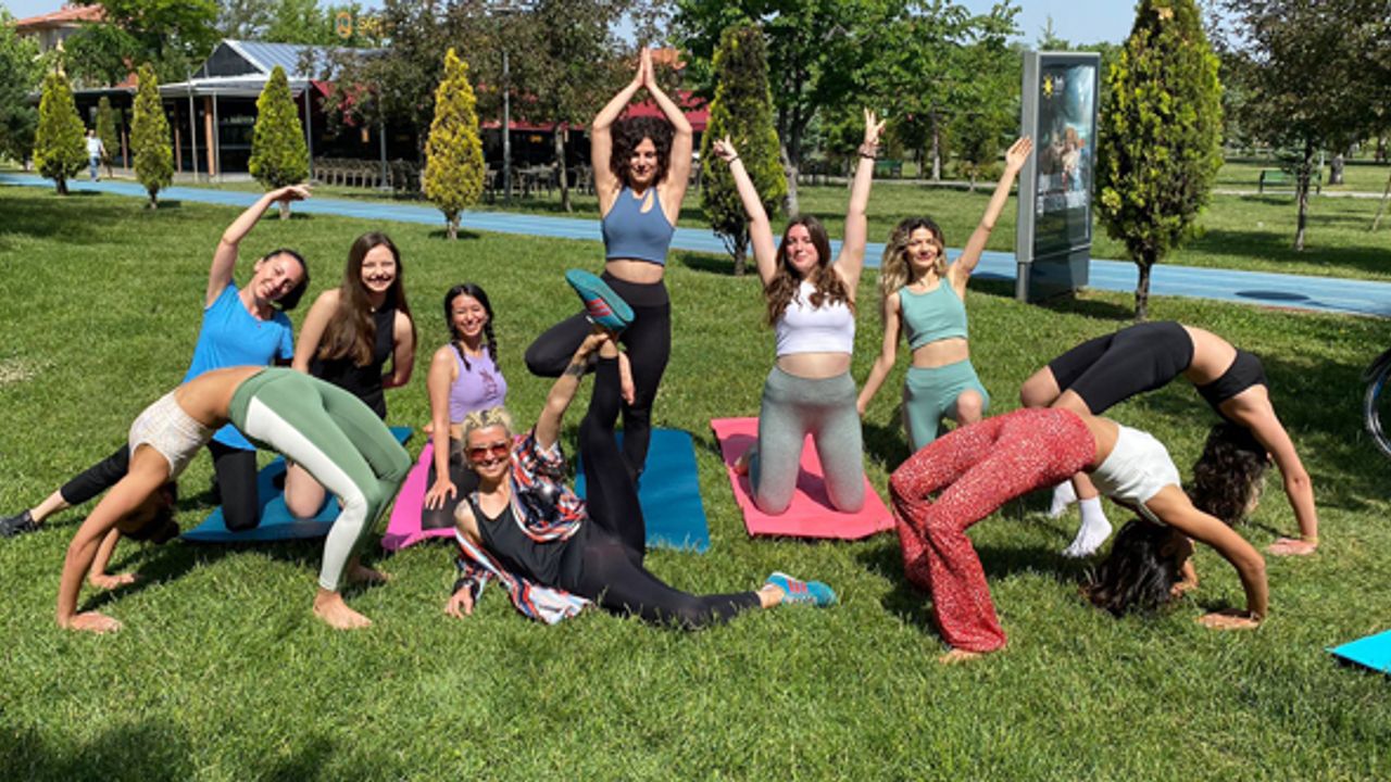 Parkta yoga yapanlar CİMER'e şikayet edildi