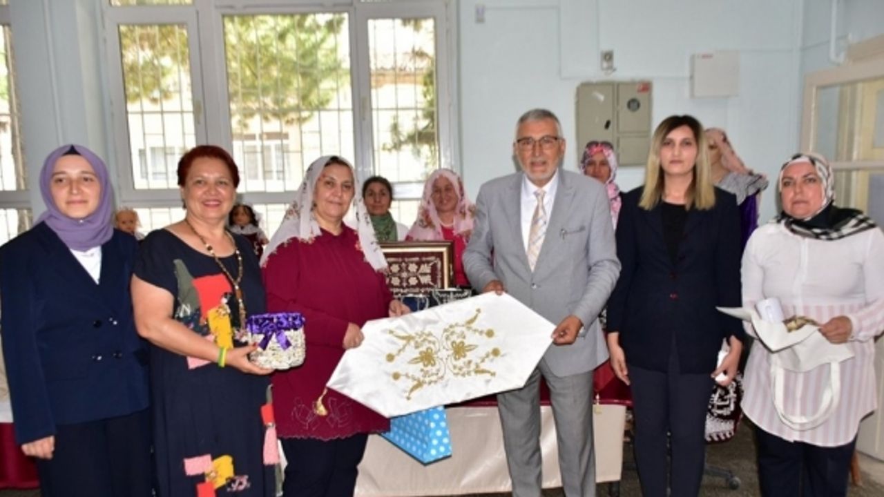 İnönü Halk Eğitim Merkezi el emeği ürünler sergisi açtı