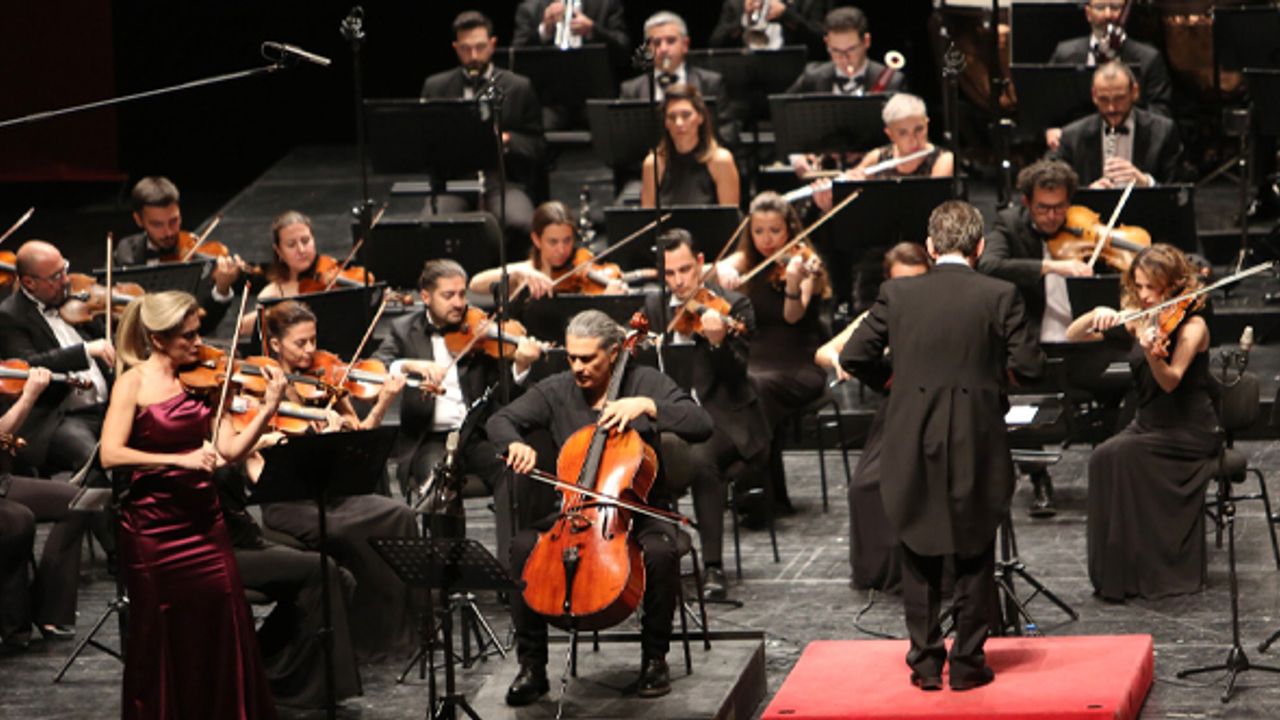 Senfoni Orkestrası Atatürk için çaldı