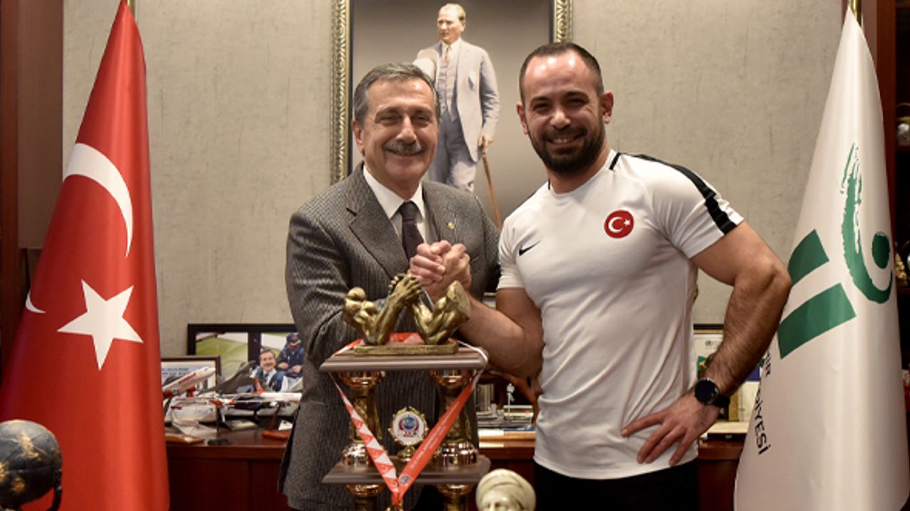 Dünya Şampiyonu Arslan’dan Başkan Ataç’a ziyaret