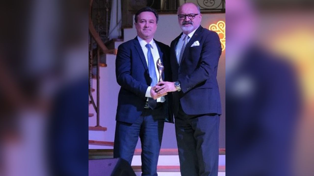 Ahmet Hoca’ya Mesleki Başarı Ödülü