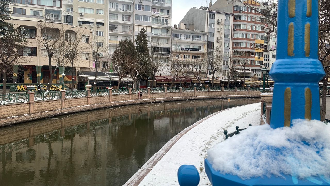 Eskişehir'e merakla beklenen kar sonunda geldi