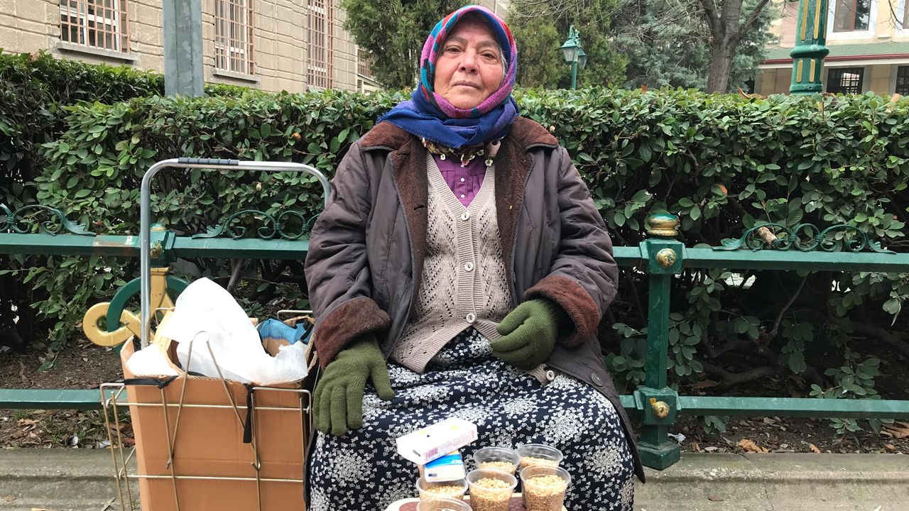 72 yaşındaki Gül teyze: "Bir tek devletten aldığım yaş aylığım var"
