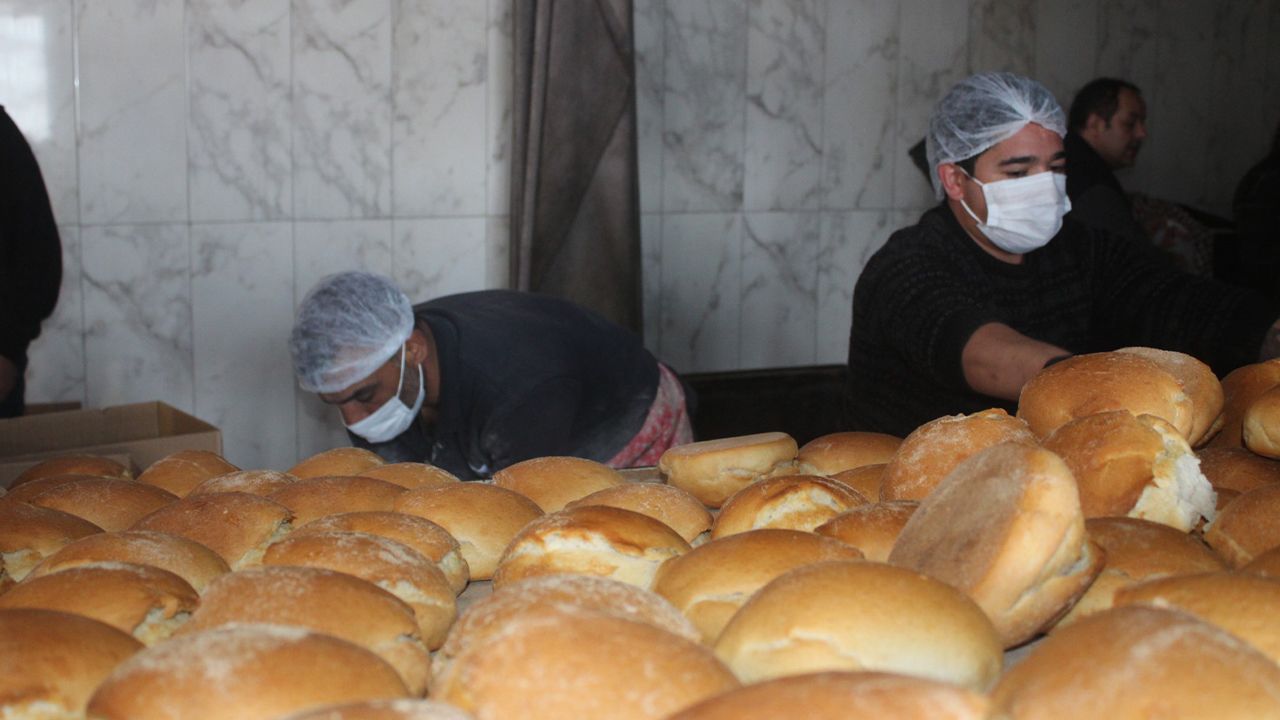 Depremzedelere Emirdağ'dan 8 bin ekmek yollanıyor