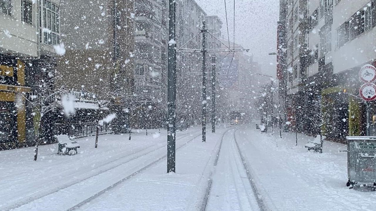 Kar yağışı Eskişehir'de yarına kadar devam ediyor