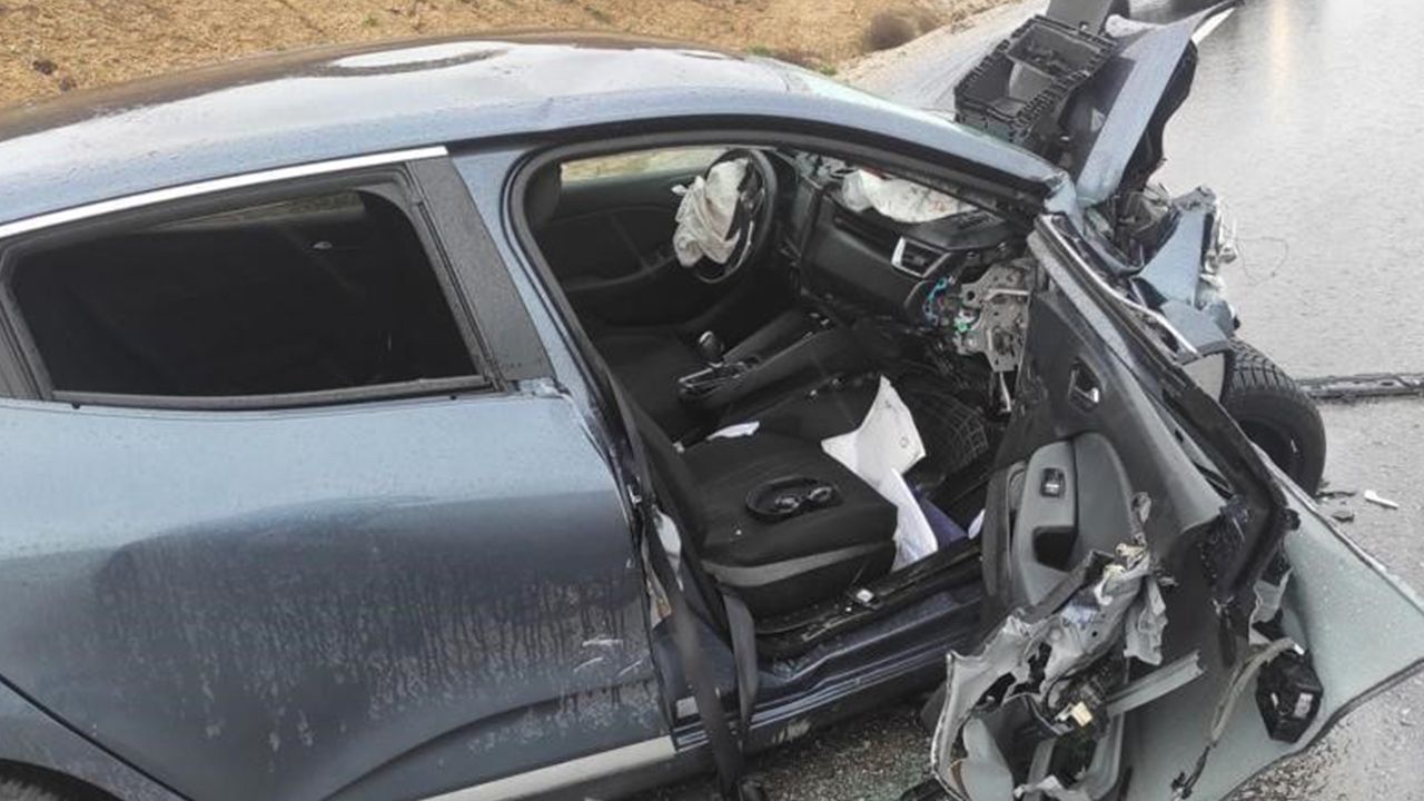 İki otomobil kafa kafaya çarpıştı: 1 ölü, 3 yaralı