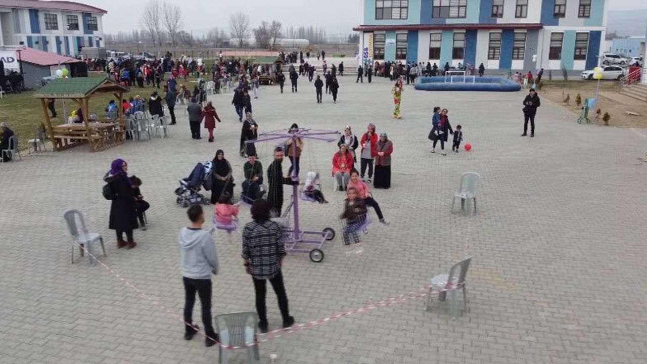 KYK Yurdunda depremzede çocuklar için panayır alanı kuruldu