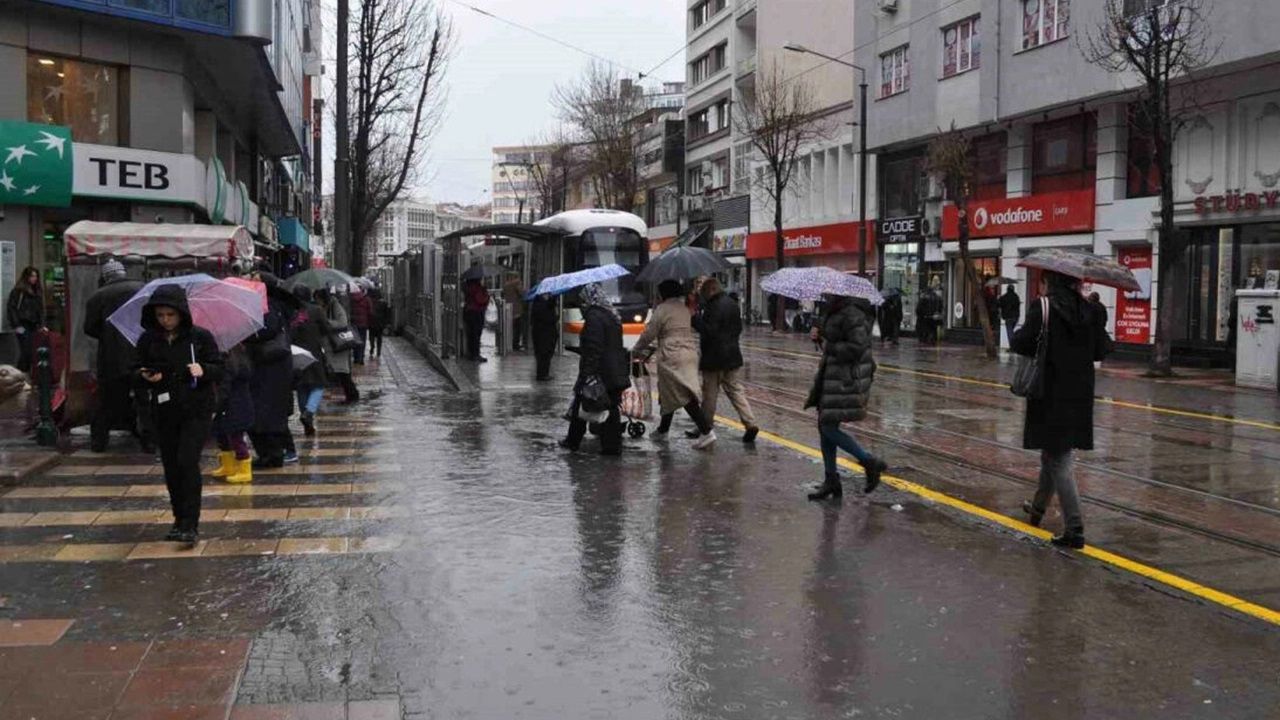 Eskişehir'de güneşli hava yerini yağmura bırakacak