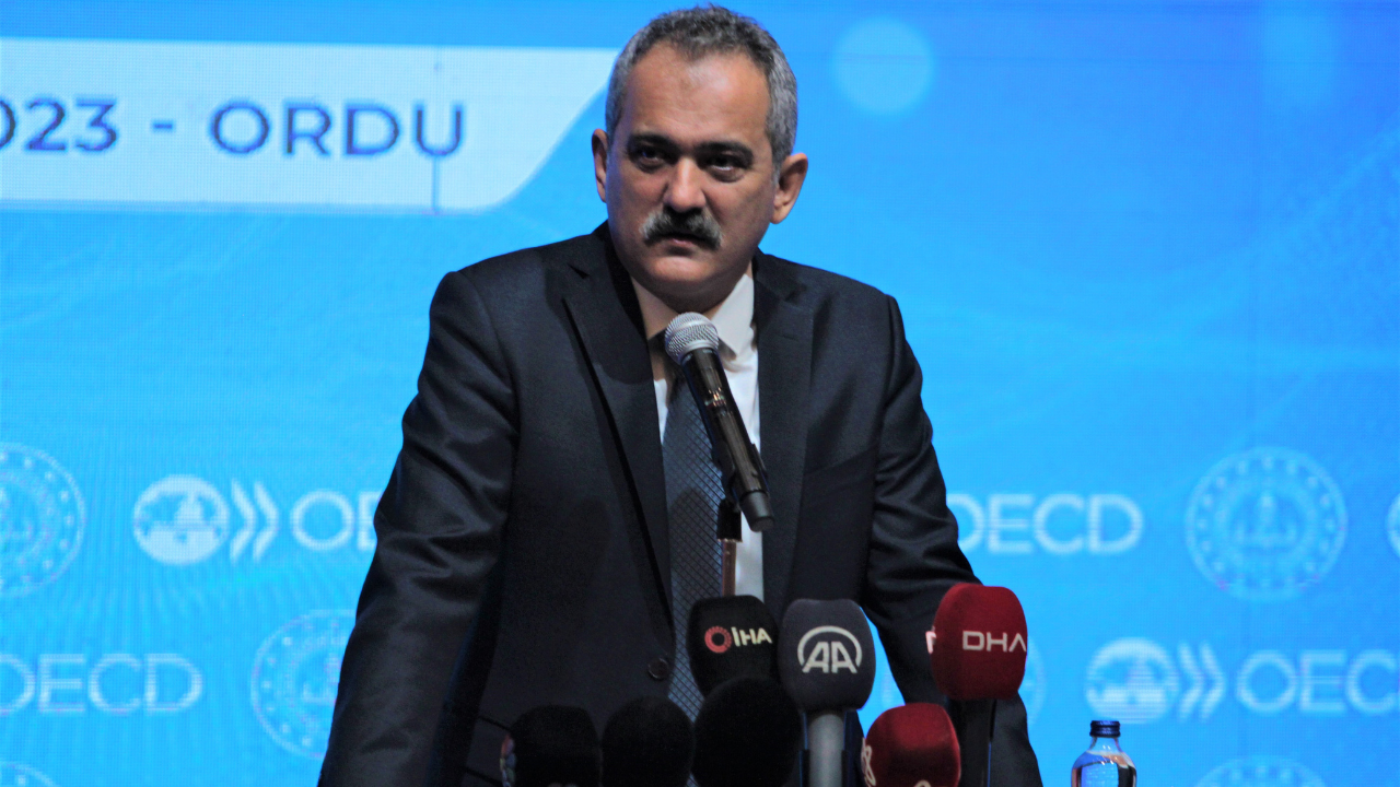 Bakan Özer: “Türkiye OECD ülkeleri ile rekabet ediyor”