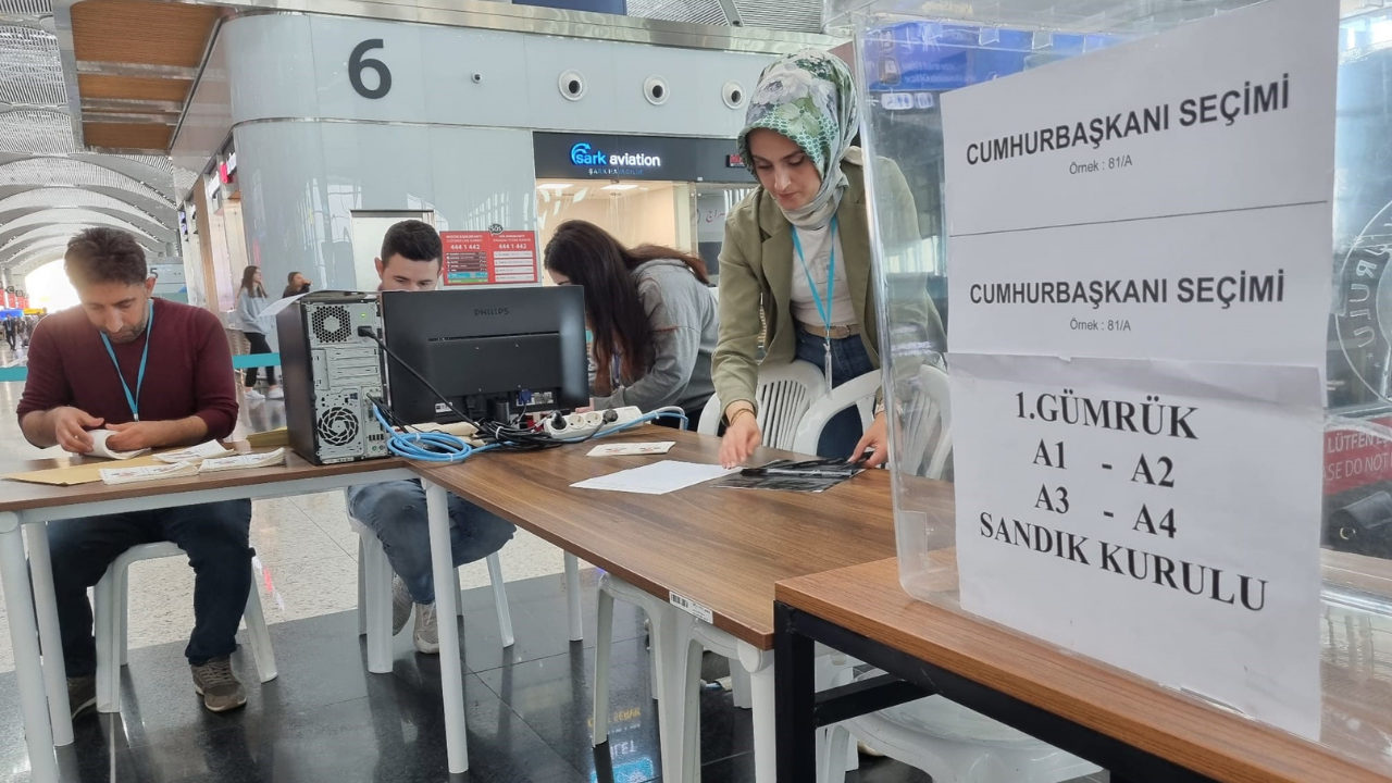 Cumhurbaşkanlığı seçiminin ikinci turunda İstanbul Havalimanı’nda oy verme işlemi başladı