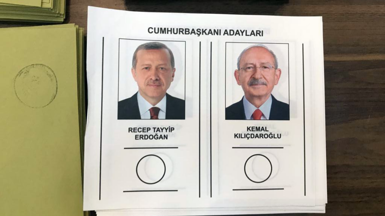 Azerbaycan'daki Türk vatandaşları cumhurbaşkanı seçiminin 2. turu için sandık başında