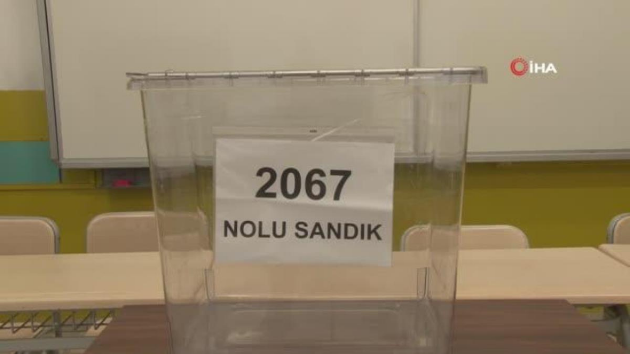 İstanbul’da seçim sandıkları kuruldu