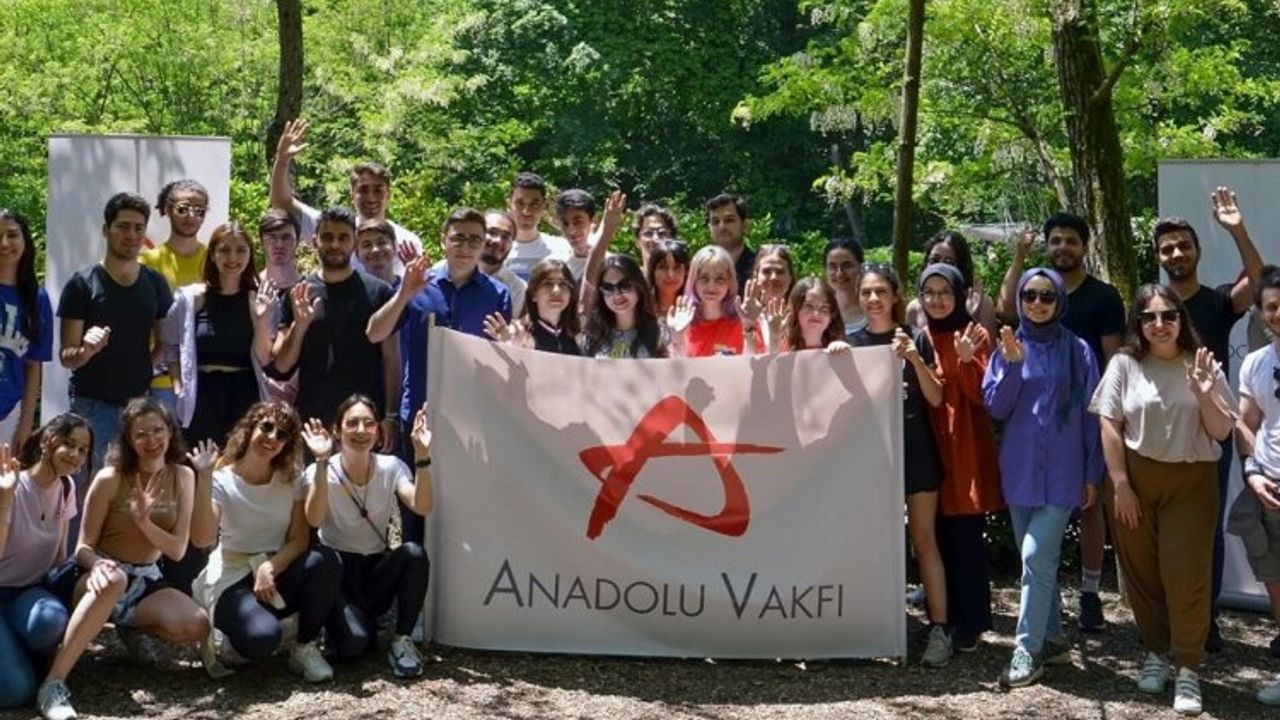 Anadolu Vakfı gençlere burs desteği veriyor