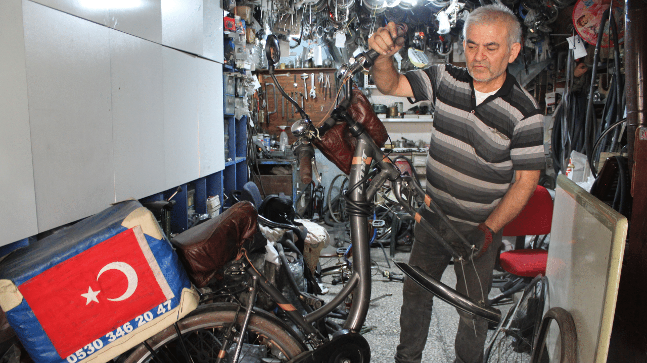Bisiklet tamircileri yardımcı eleman bulamıyor