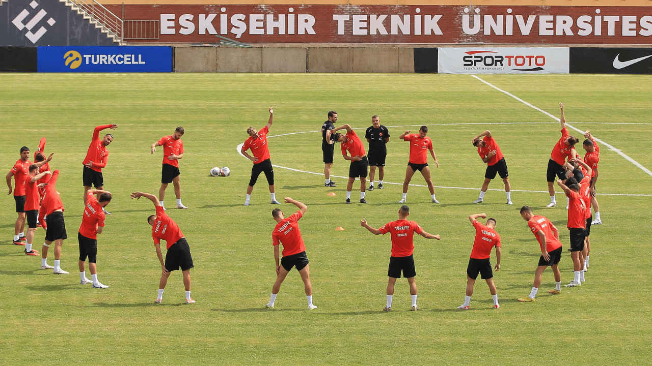 Ermenistan maçı için son çalışma ESTÜ Stadyumu’nda yapıldı