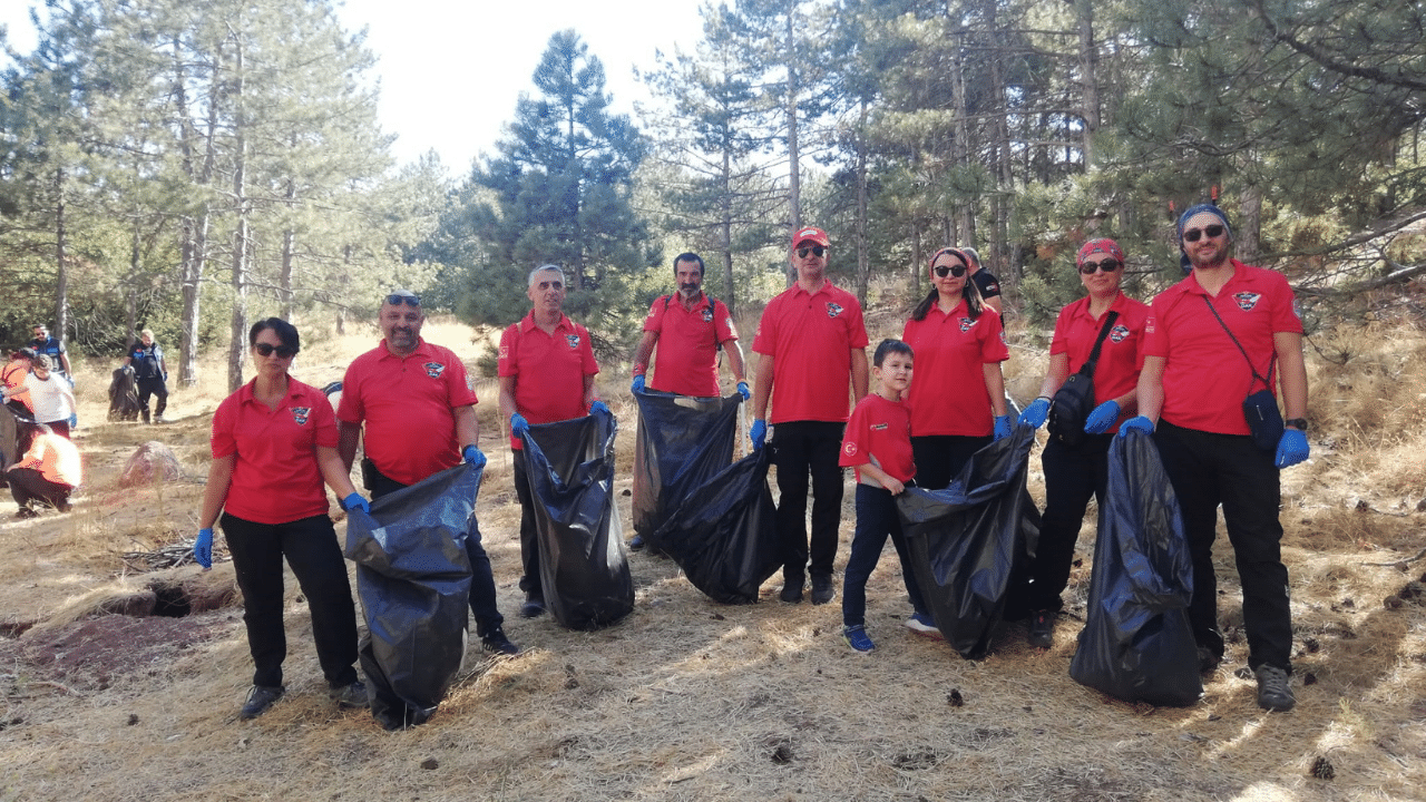 Eskişehir'de büyük temizliğe 60 gönüllü katıldı