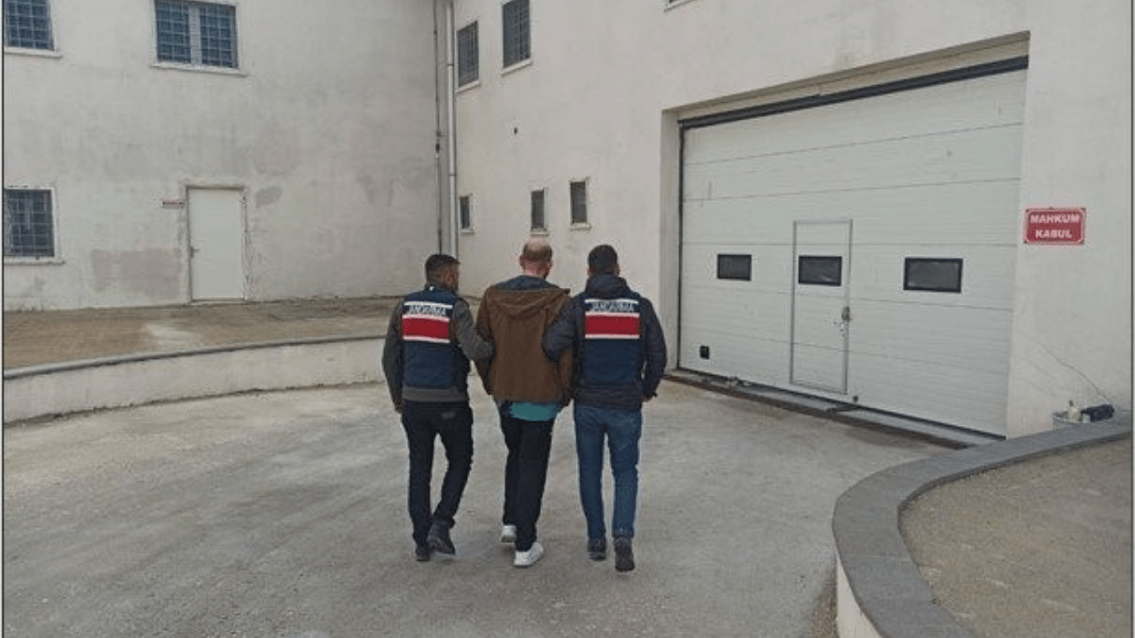 Eskişehir'de 2 firari şahıs jandarma ekiplerince yakalandı