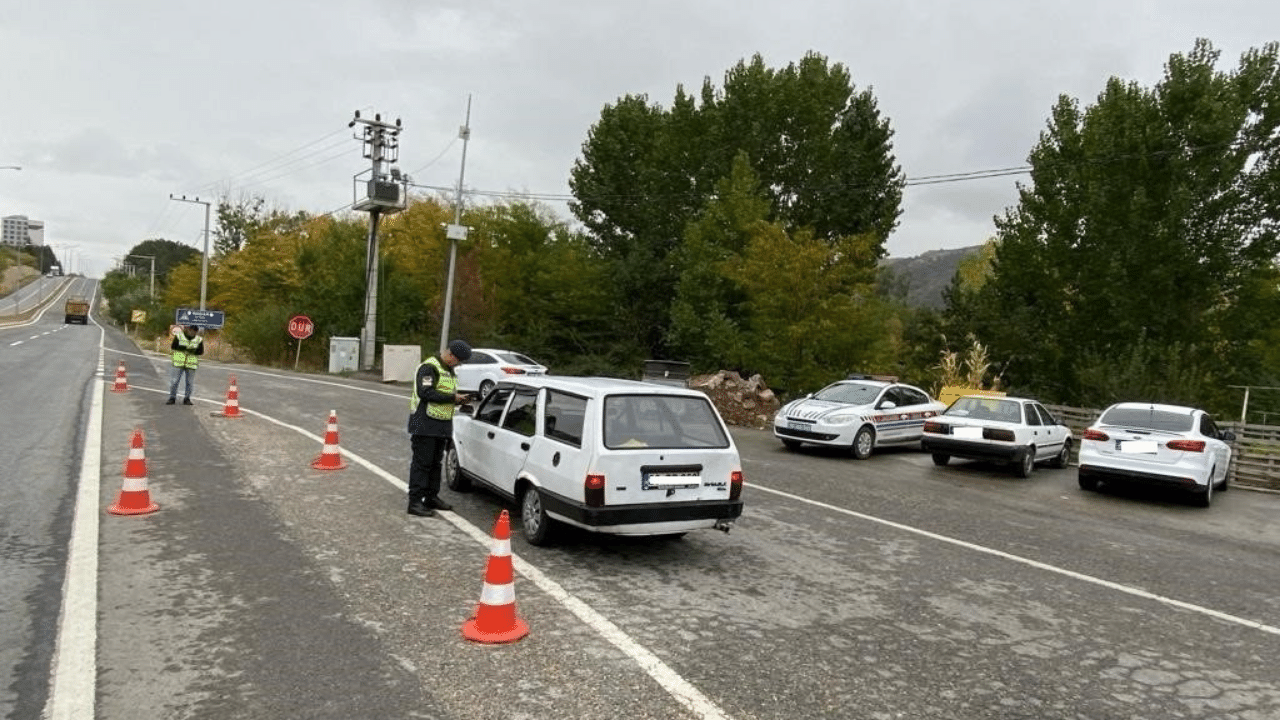 Eskişehir'de trafik denetiminde sürücülere ceza yağdı