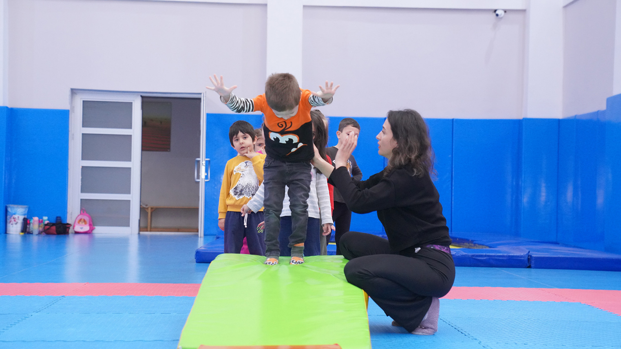 Tepebaşı Belediyesi'nin çocuk jimnastik kurslarına yoğun ilgi