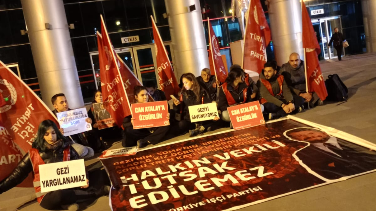 Can Atalay’ın vekilliğinin düşürülmesi Eskişehir’de protesto edildi