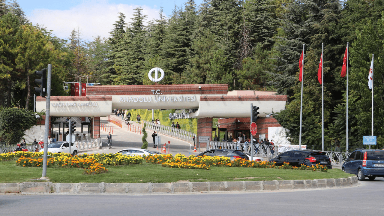 Anadolu Üniversitesi asrın felaketinde hayatını kaybedenleri andı