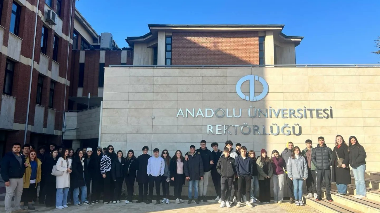 İzmirli lise öğrencileri Eskişehir'i gezdi