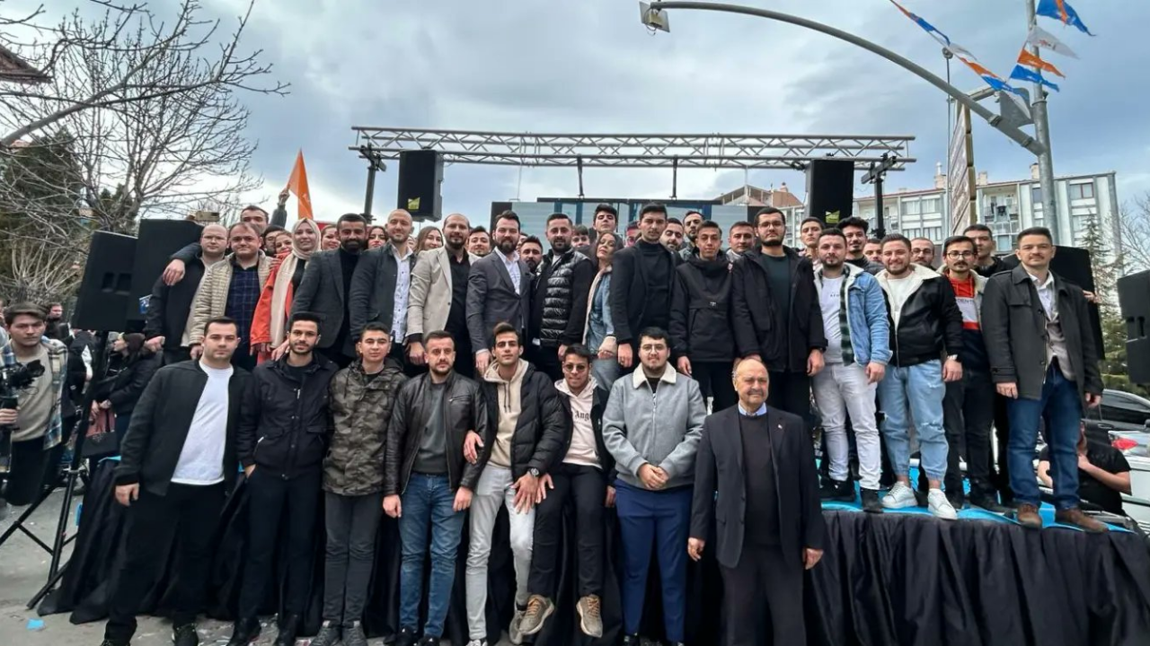 Ak Gençlik Kolları, Paşa Mahallesi seçim ofisi açılışında toplandı