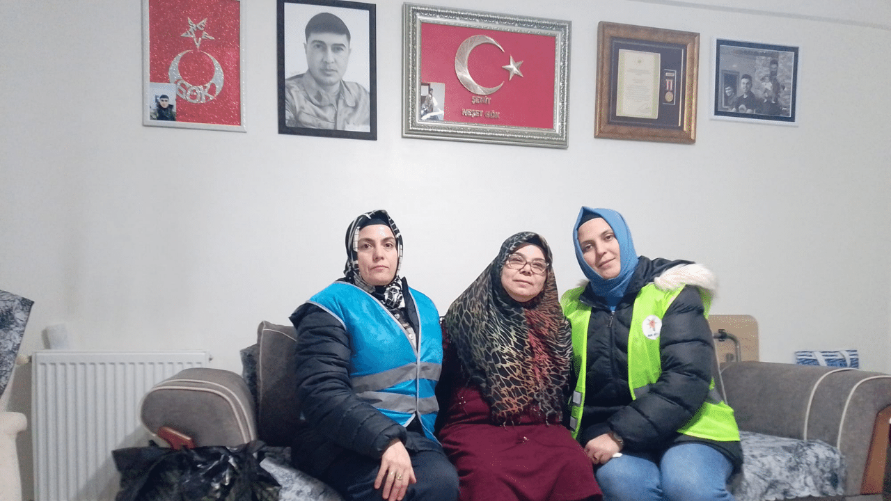 AK Parti Kadın Kolları, Emek Mahallesi'nde halkla buluştu