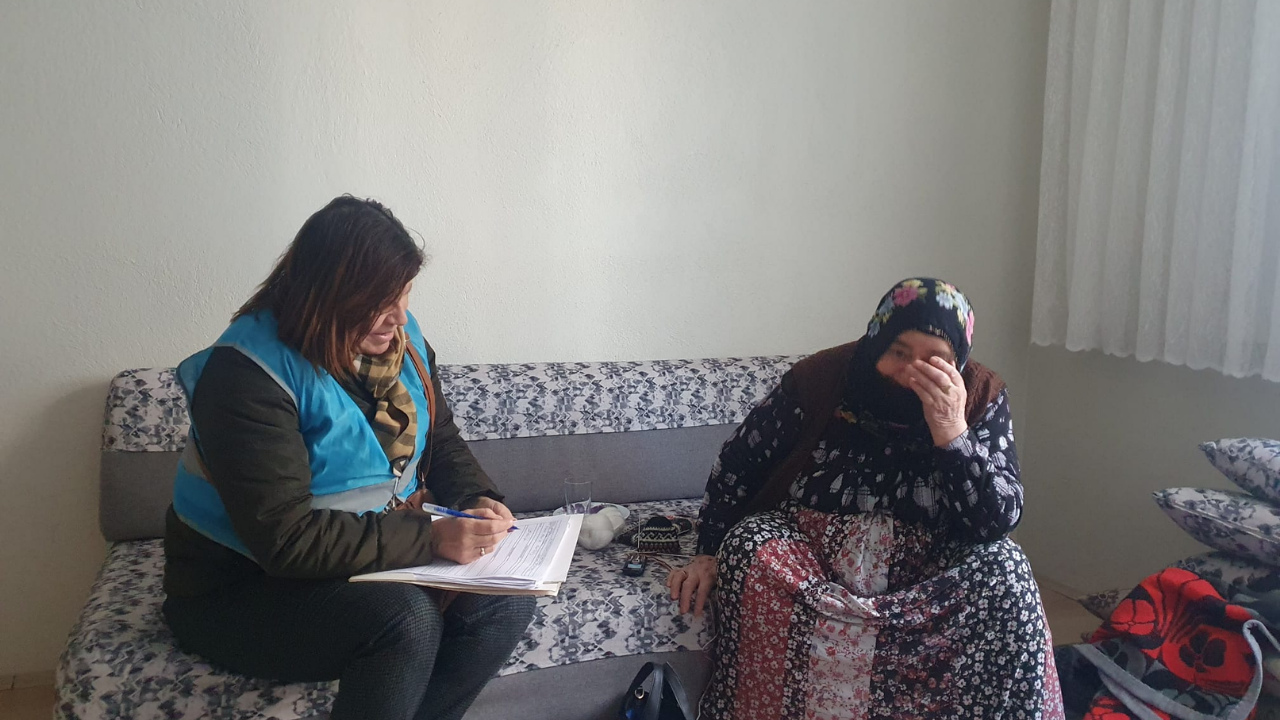 AK Parti Kadın Kolları Emek Mahallesi'nde çalışmalarını sürdürüyor