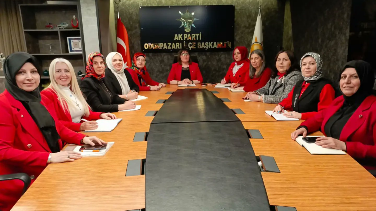 Ak Parti Kadın Kolları'ndan değerlendirme toplantısı