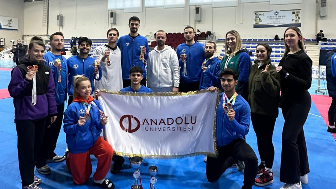 Anadolu Üniversitesi'nden 14 madalya ve 3 kupa