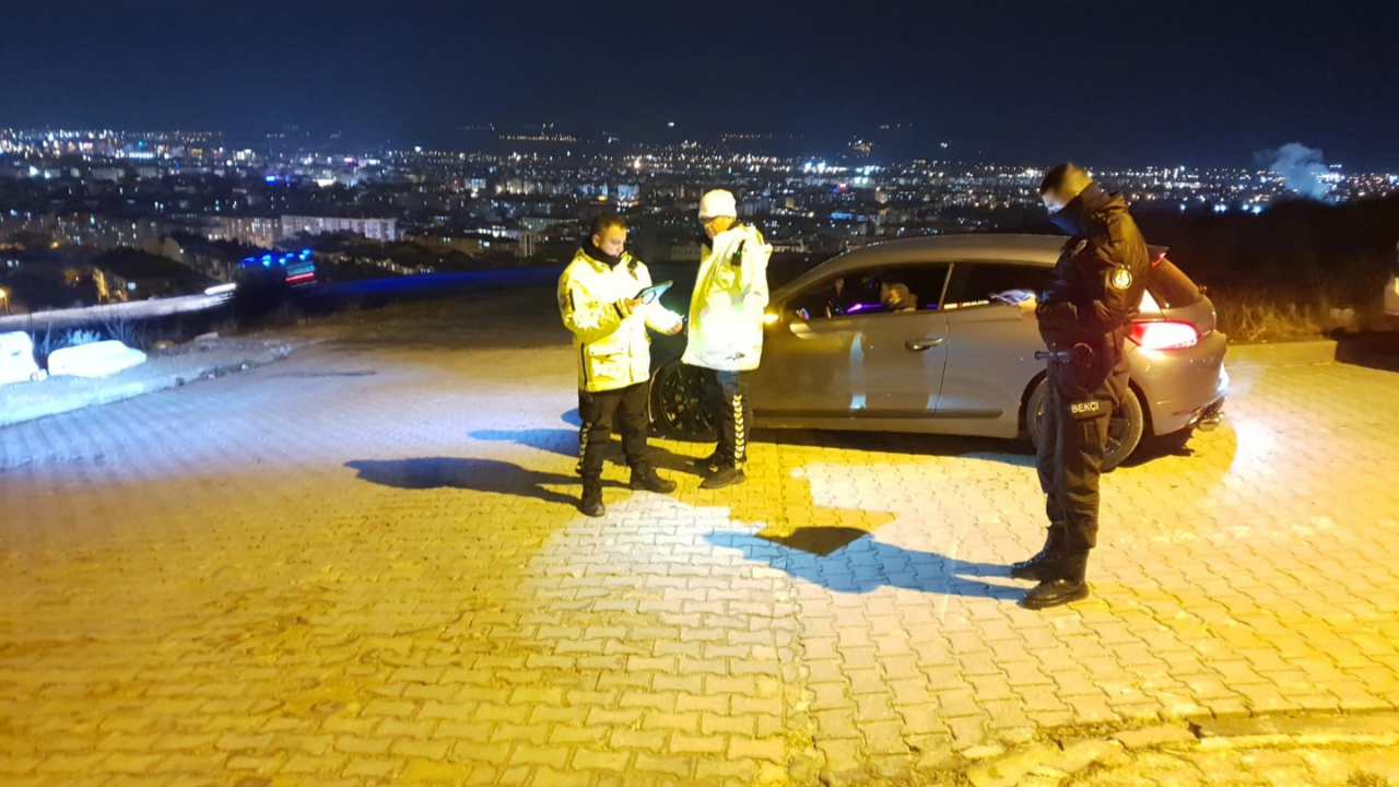 Eskişehir'de polisten çevreye rahatsızlık veren şahıslara denetim