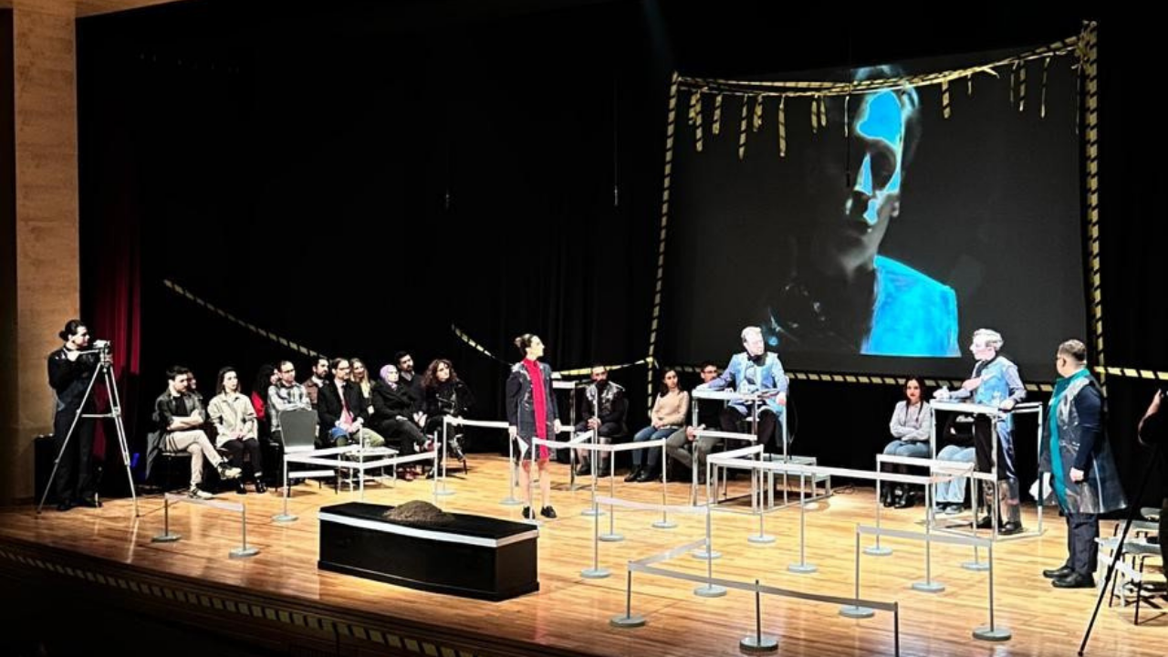 Eskişehir Sui Generis Tiyatro’nun yeni oyunu seyirciyle buluştu
