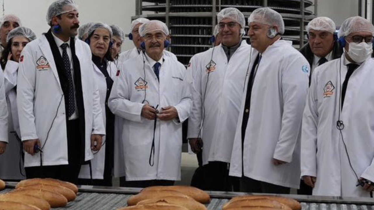 Gökan Zeybek Halk Ekmek Fabrikasının açılışına katıldı