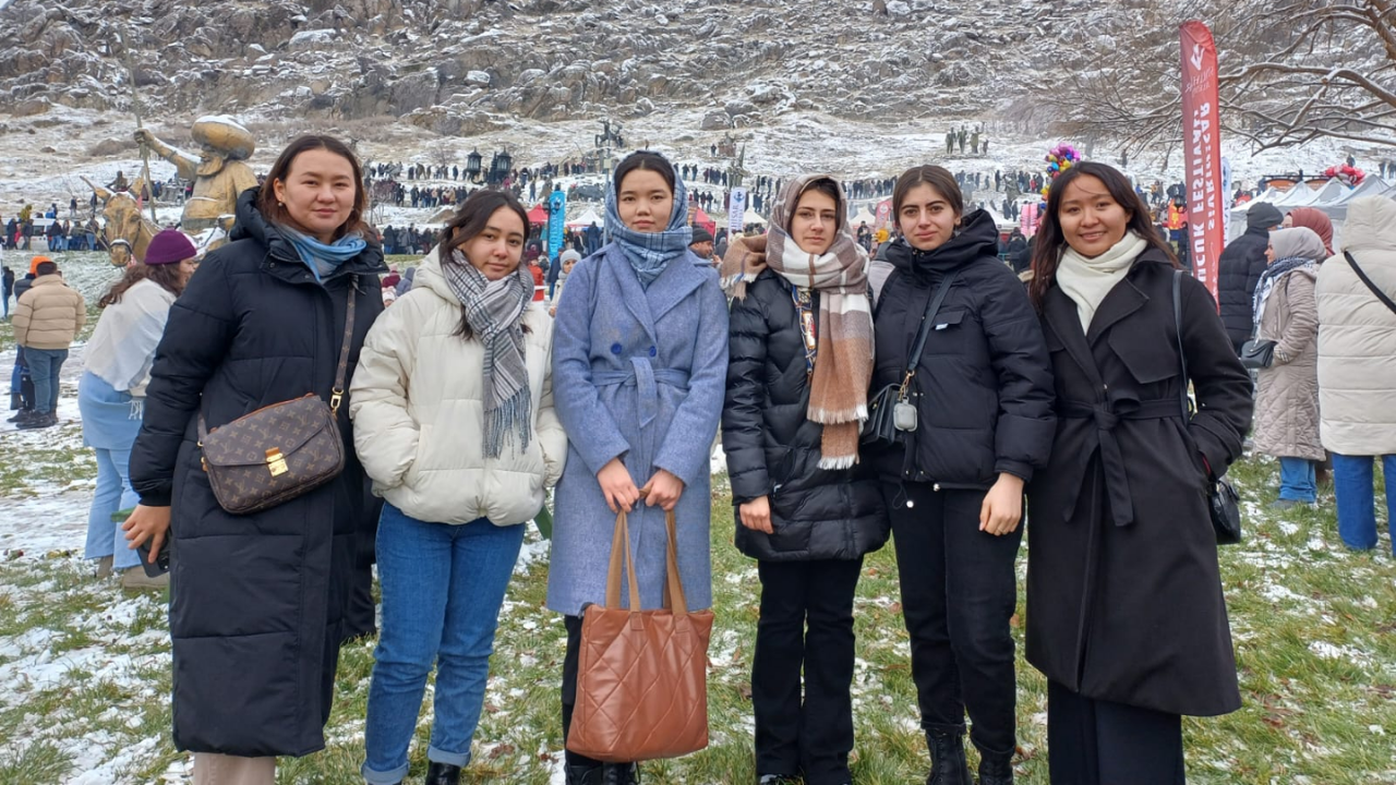 TDV Eskişehir Kız Yurdu öğrencileri Sivrihisarı gezdi
