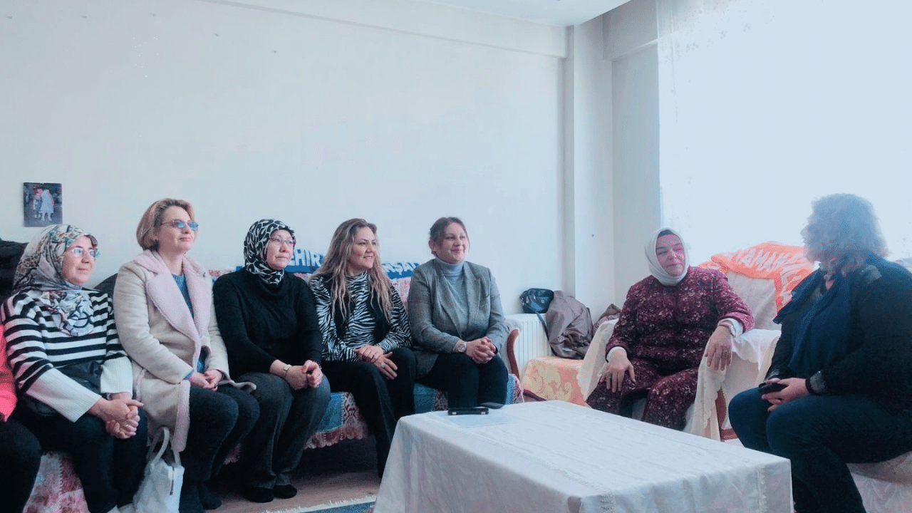 Tepebaşı AK Parti Kadın Kolları mahalle ziyareti gerçekleştirdi