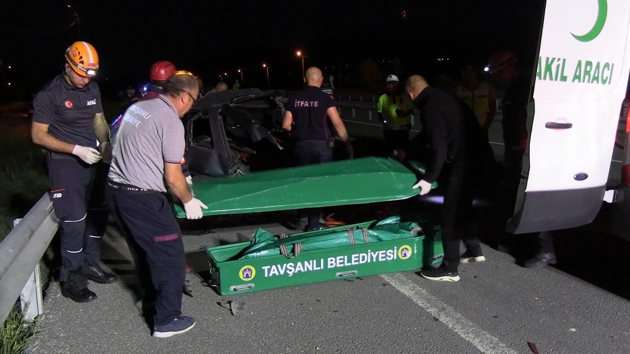 Komşuda feci kaza... 2 araç çarpıştı: 1 ölü, 3 yaralı