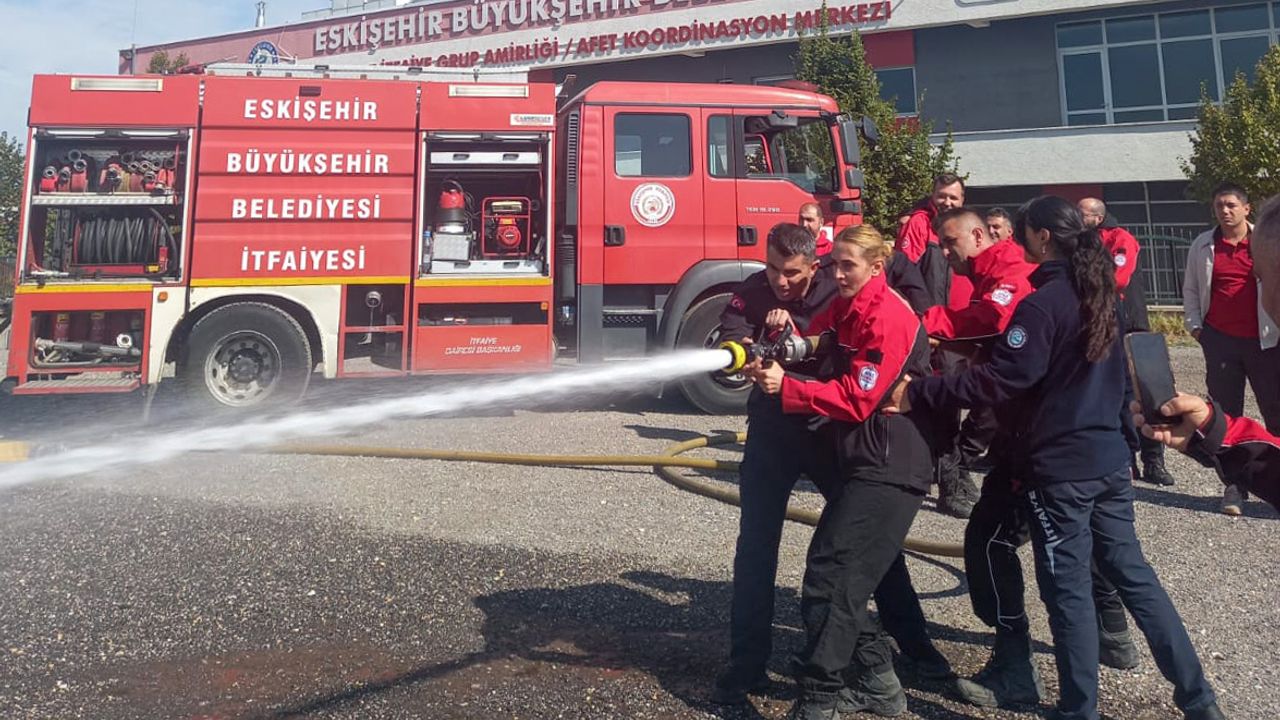 Tepebaşı Arama Kurtarma Ekibi yangın ve afet eğitimlerine devam ediyor