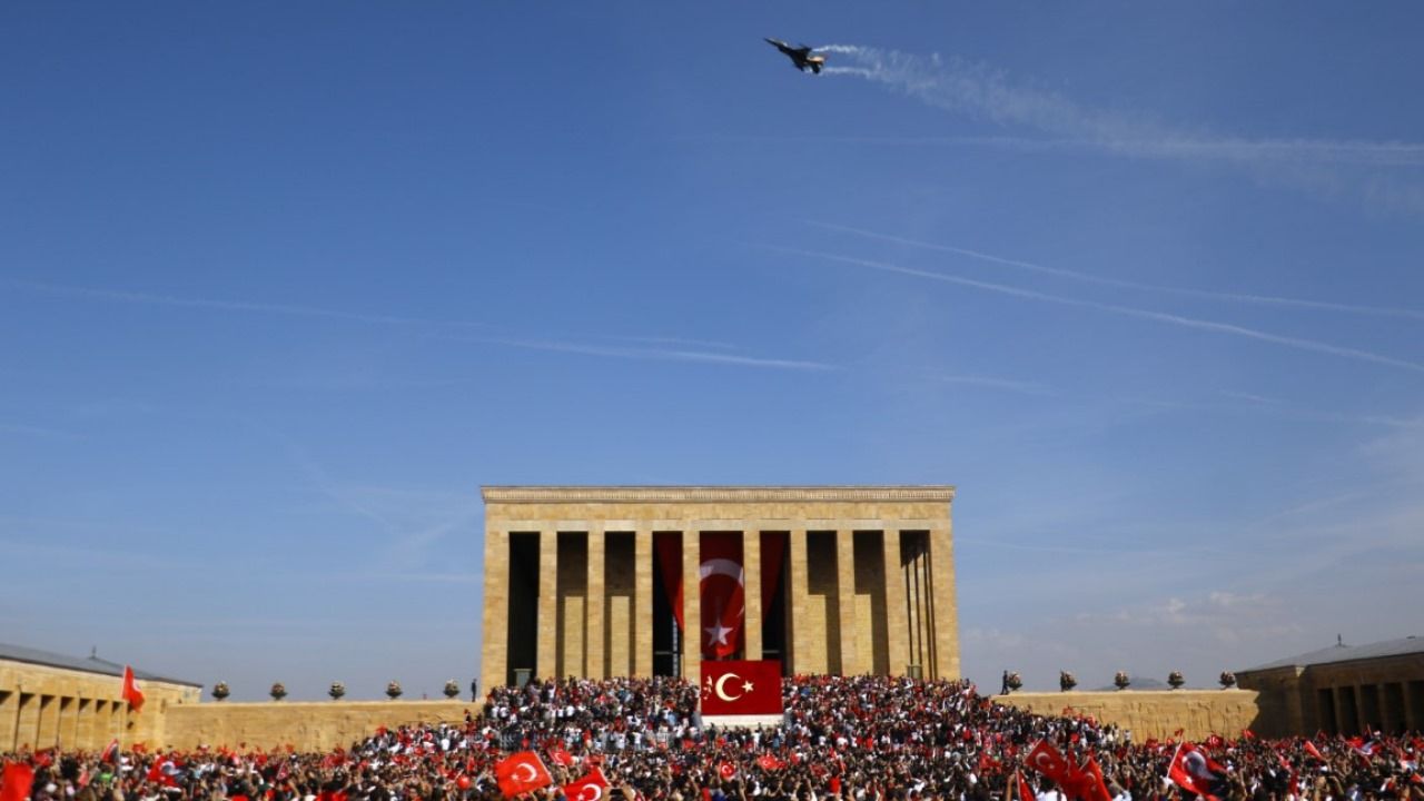 29 Ekim'de Anıtkabir'i 1 milyondan fazla kişi ziyaret etti