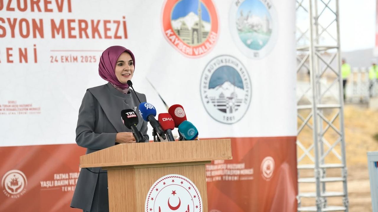 Bakan Göktaş: “Bir toplumun kökleri, büyüklerine gösterdiği hürmetle güçlenir”
