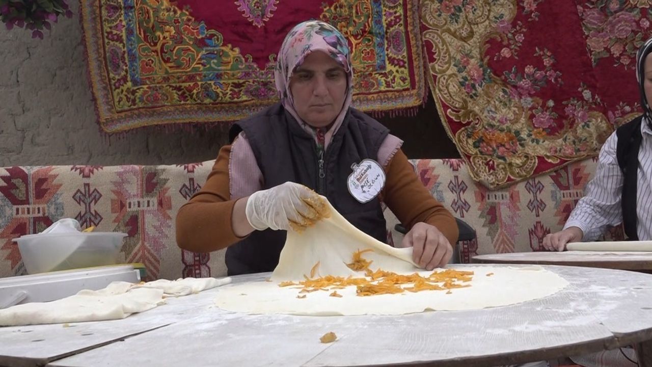 Eskişehir'de bal kabaklı gözleme panayırın gözdesi oldu