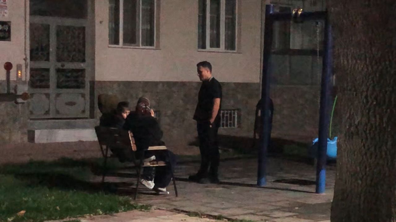 Eskişehir'de deprem sonrası vatandaş sokağa döküldü!