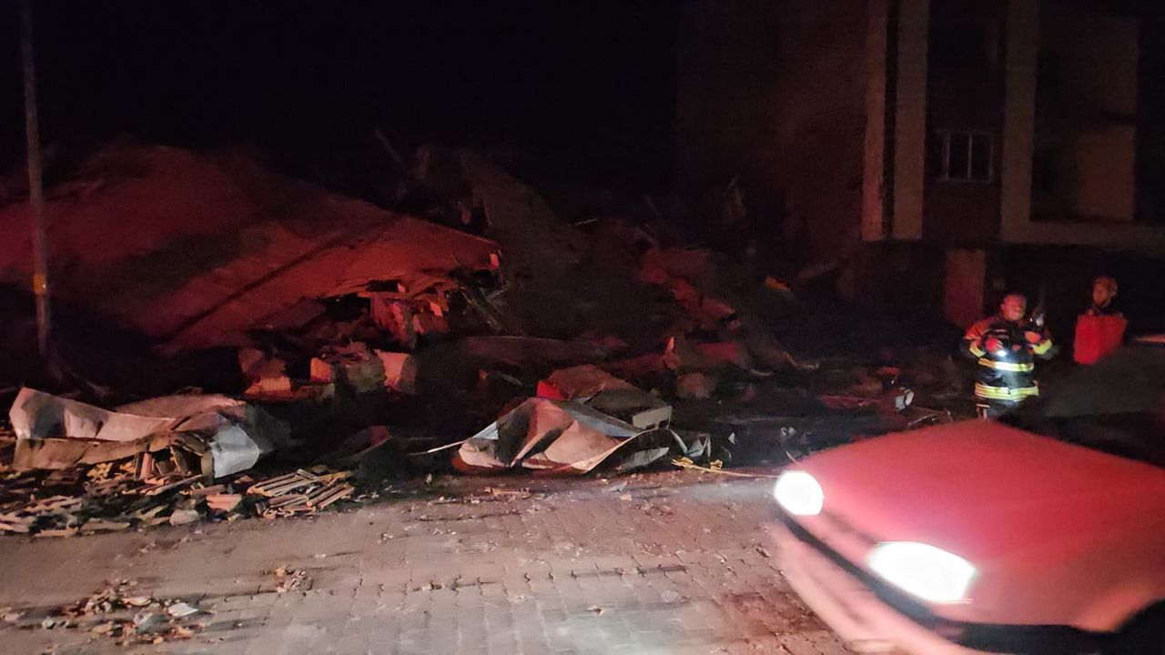 Enkaz haberi geldi: 6.1’lik depremde üç bina yıkıldı