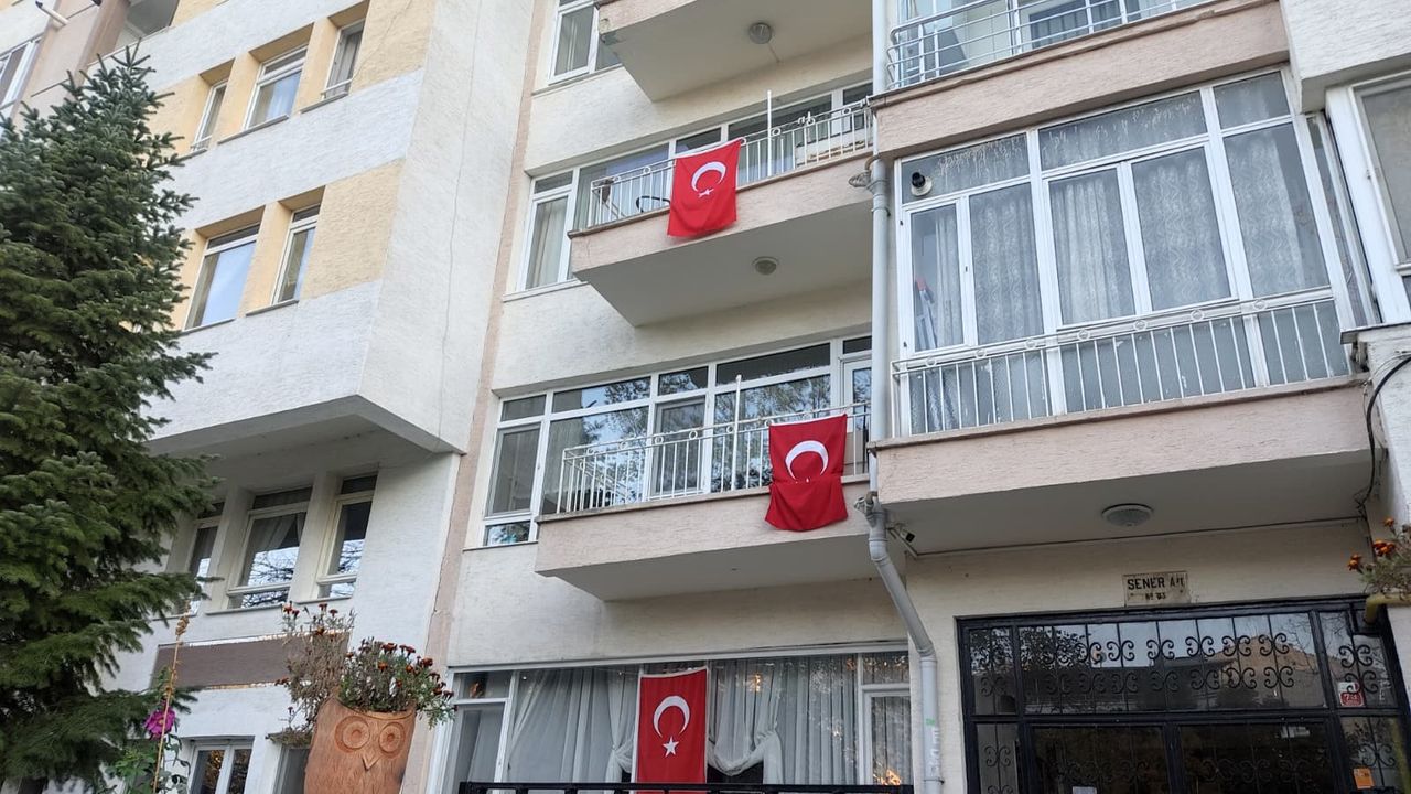 Eskişehir, Cumhuriyet’in 102. yılında kırmızı-beyaza büründü