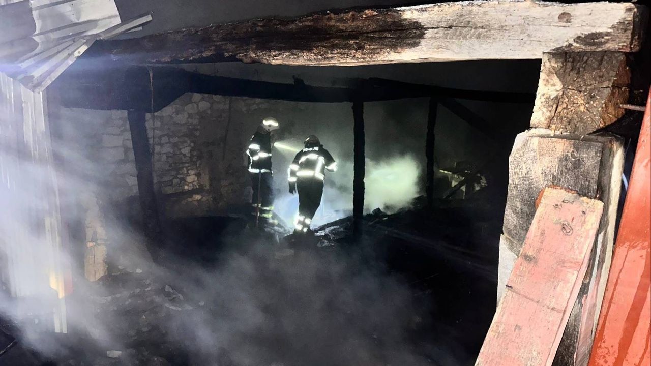 Marangoz atölyesinde yangın: Alevler bir anda büyüdü