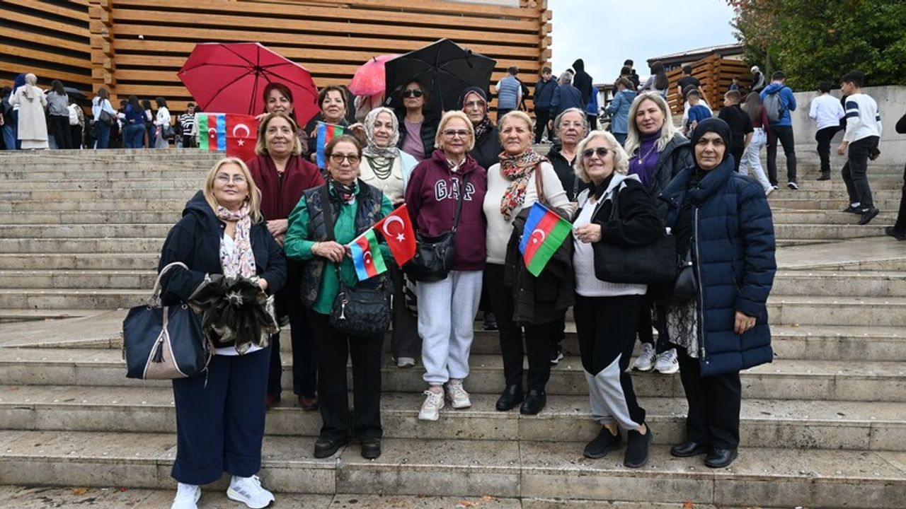 Azeri kadınlar Eskişehir'in kültürel noktalarını ziyaret etti