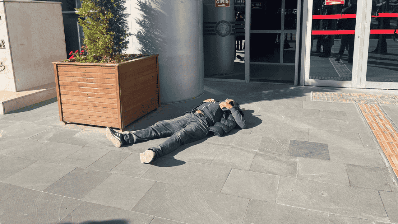 Eskişehir'de panik anları: Adliye binasının önünde bayıldı